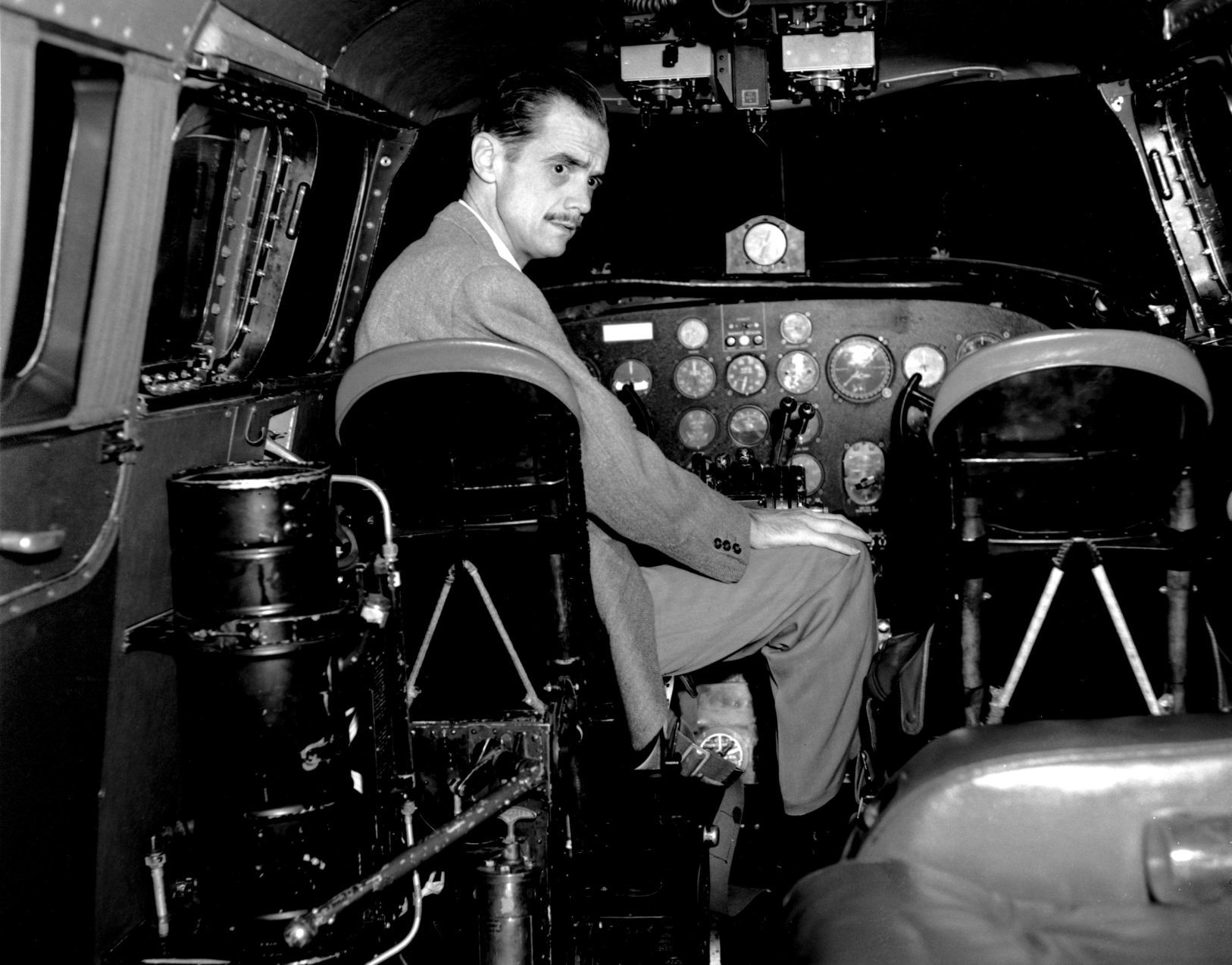 1946: Howard Hughes